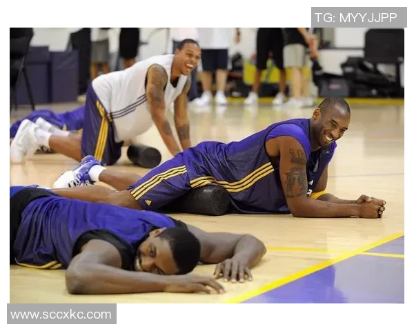 科比传奇:从篮球场上的巨星到全球偶像的辉煌历程与影响力解析 科比传奇:从篮球场上的巨星到全部球偶像的辉煌历程与影响力解析